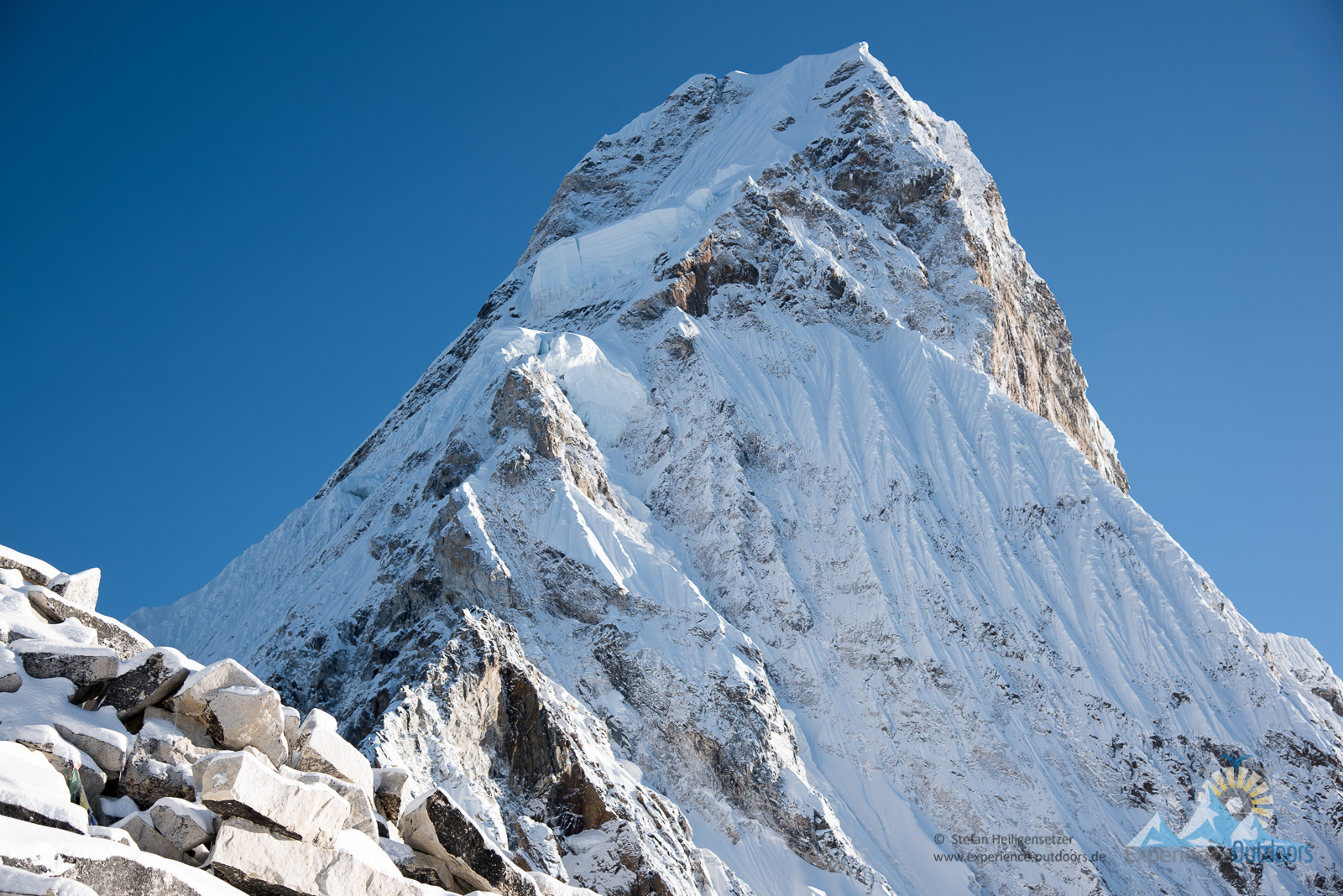 an der Kante entlang