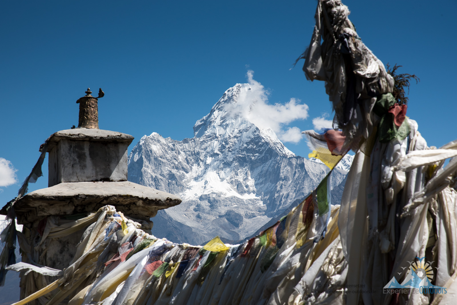 Gebetsfahnen, Stupa, die Ama Dablam