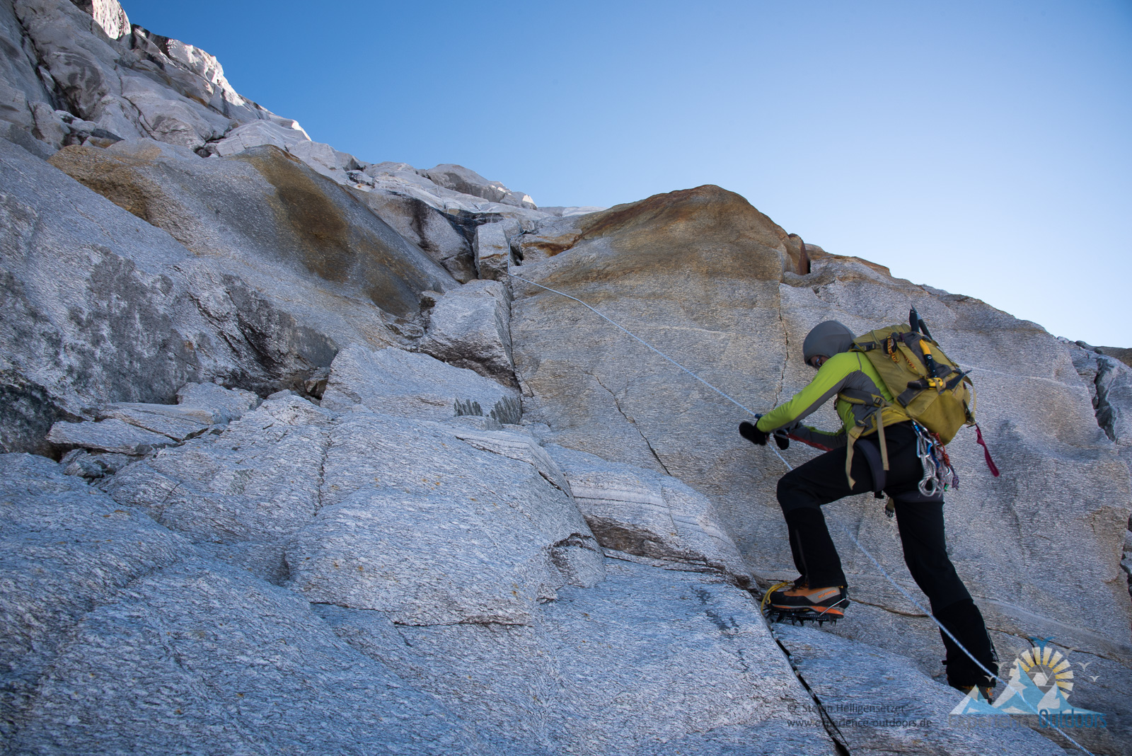 Felsbarriere der Gipfelflanke